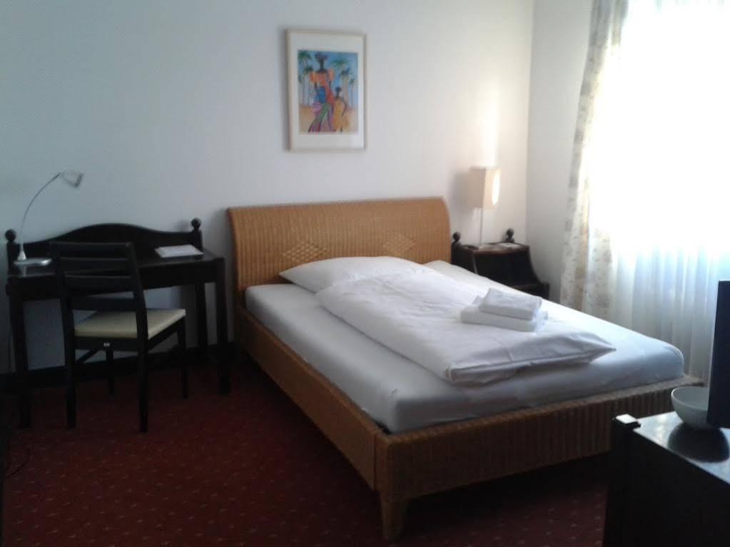 Hotel Zur Traube Möglingen Kültér fotó