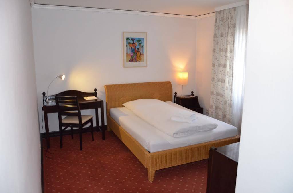 Hotel Zur Traube Möglingen Kültér fotó